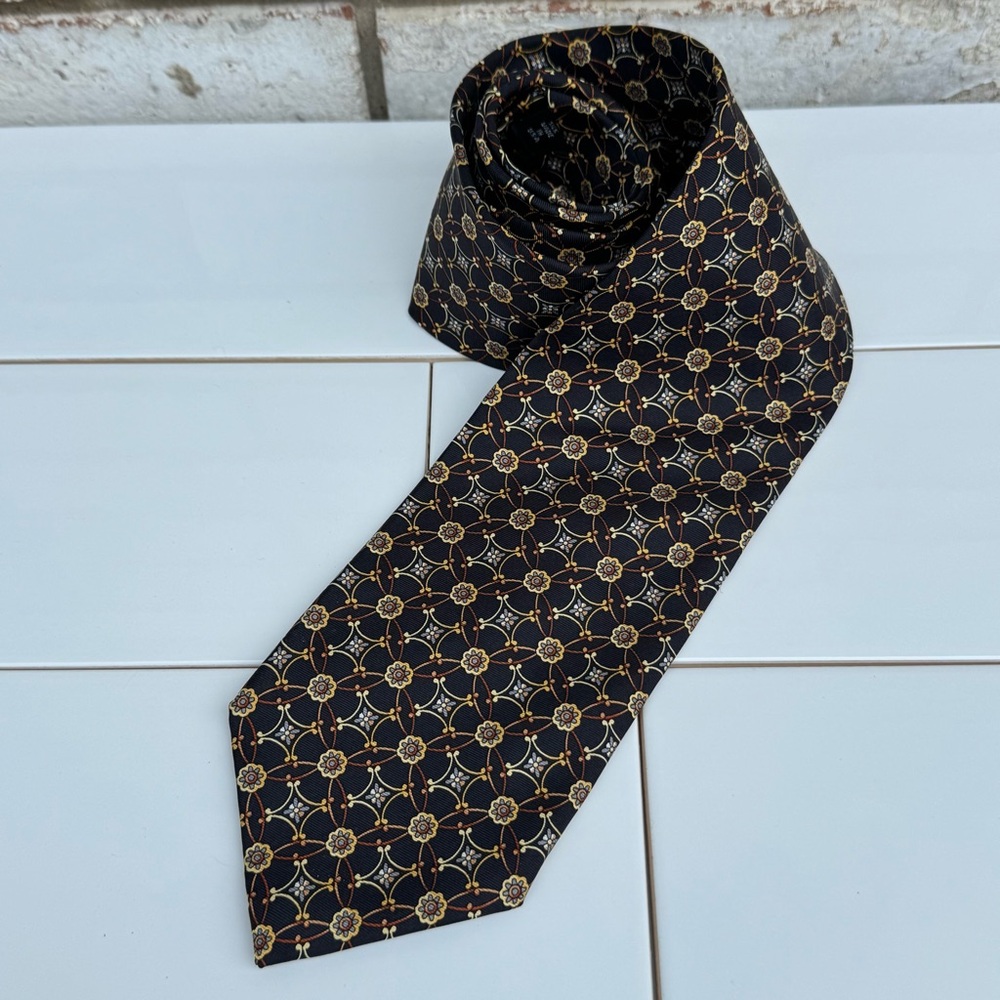 Jos A. Bank Silk Tie Made in USA Classic Gold Medallion Repeating Pattern Black - Picture 2 of 5